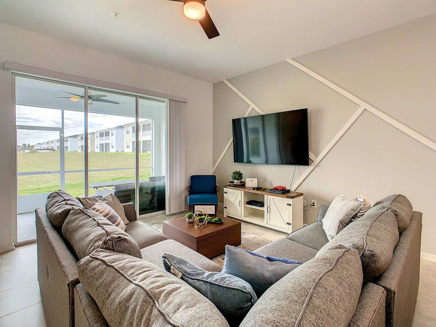 Building Photo - 9338 Sommerset Hills Dr