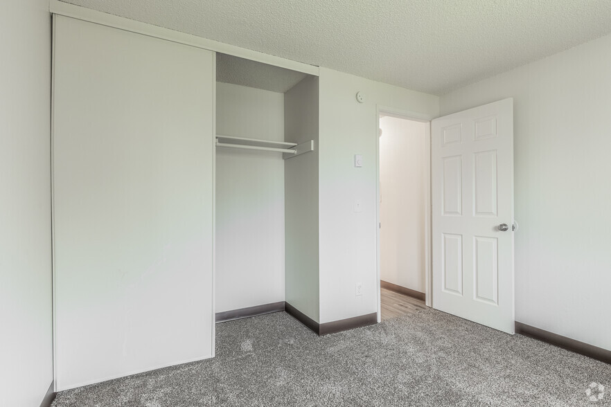 2BR, 1BA - 800SF - Mountain View