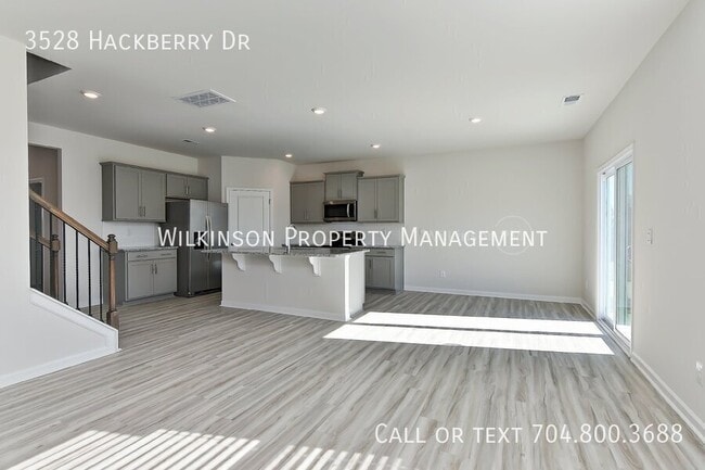 Building Photo - 3528 Hackberry Dr