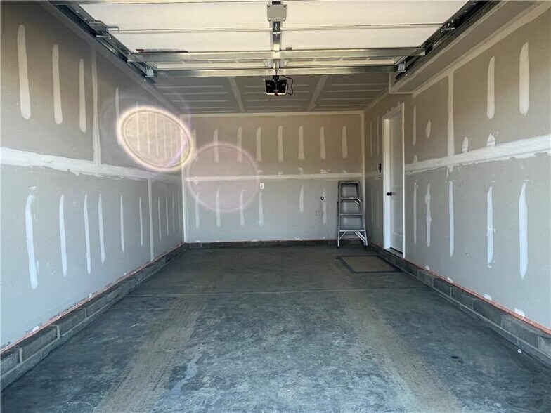 Building Photo - 214 Smith Ln