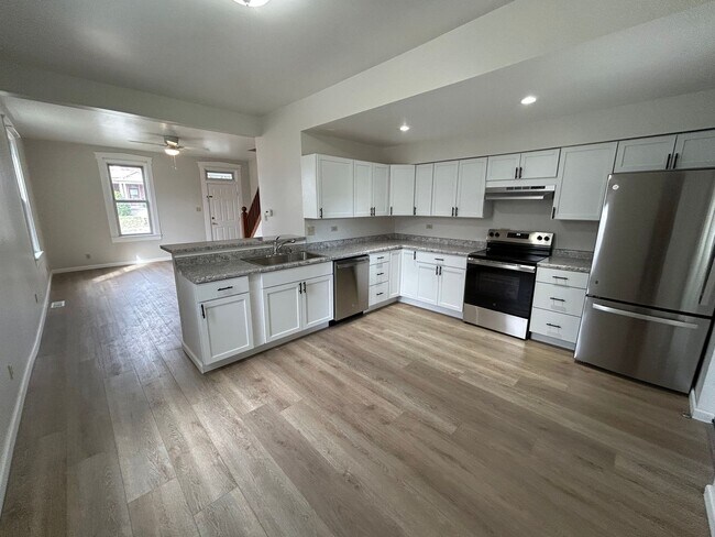 Building Photo - 1039-1039 S 12th St