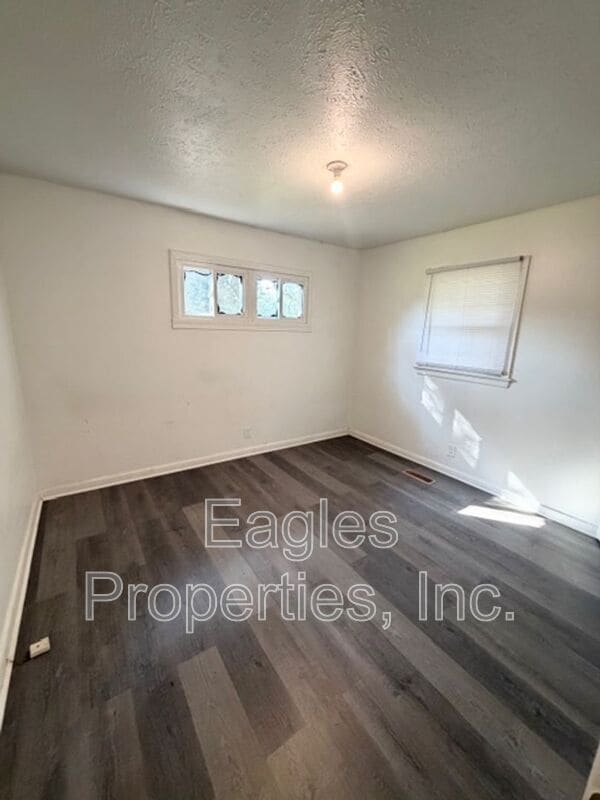 Building Photo - 103 Brock St