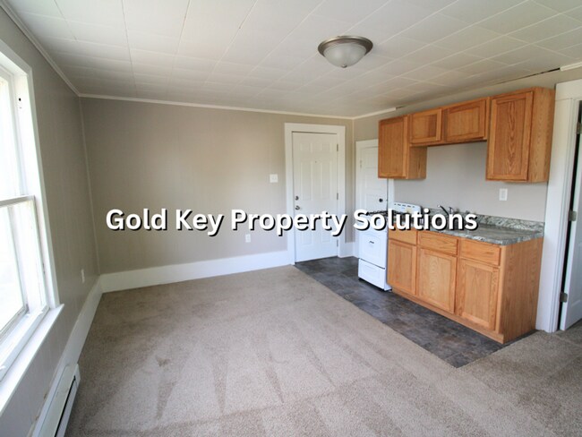 Building Photo - 919 E 6th St