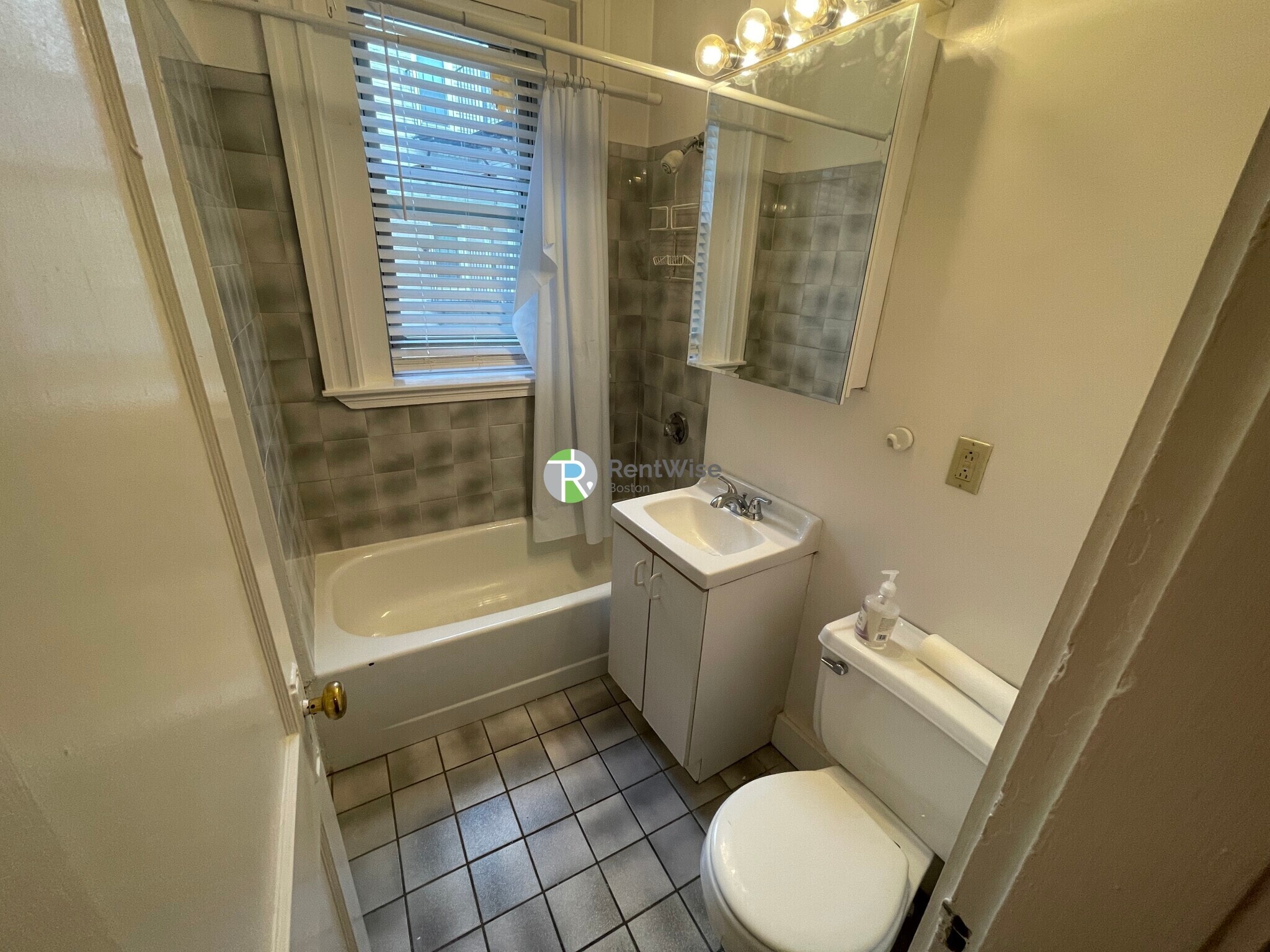 Building Photo - 1677 Commonwealth Ave