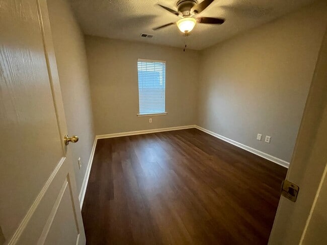 Building Photo - Leewood