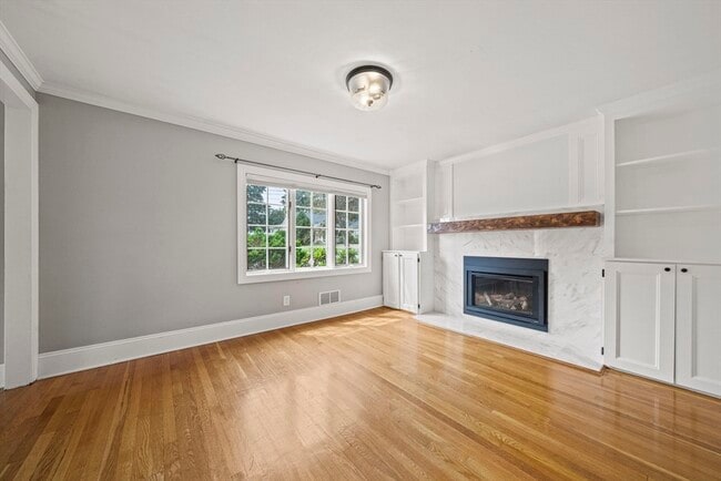 Building Photo - 28 Hillside Ave