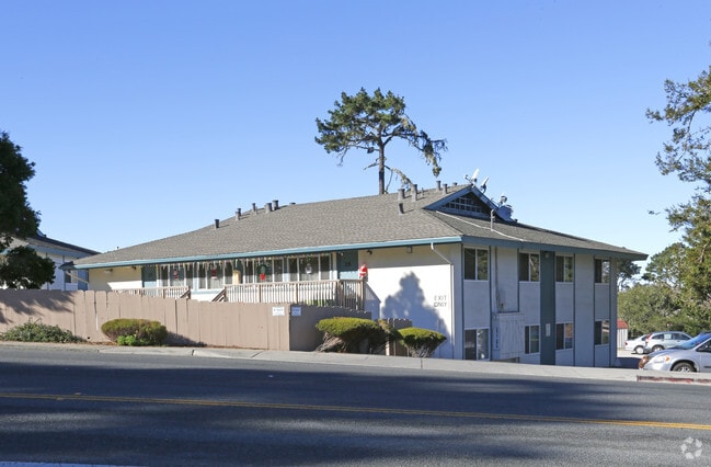 Primary Photo - Sunset Apartments