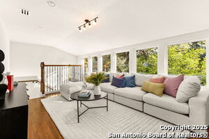 Building Photo - 417 E Hildebrand Ave