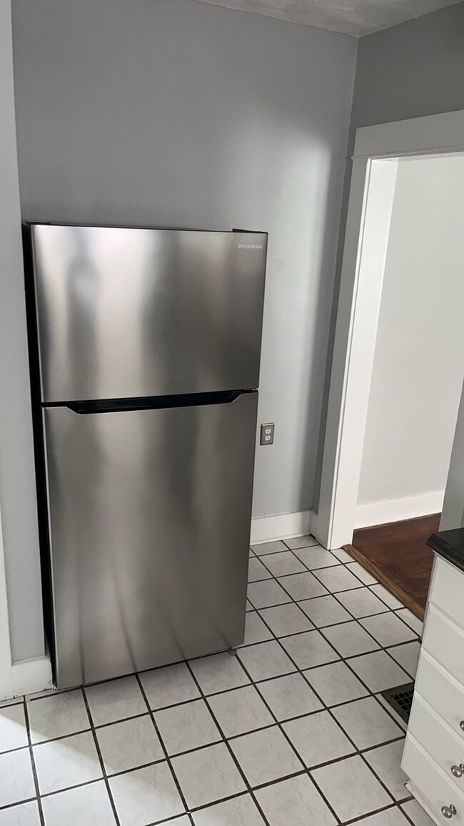 Building Photo - 1561 Sacramento Ave