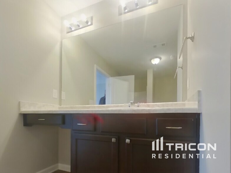 Building Photo - 24 Dusty Dr