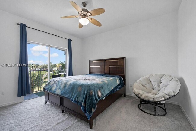 Building Photo - 2467 SE 19th St