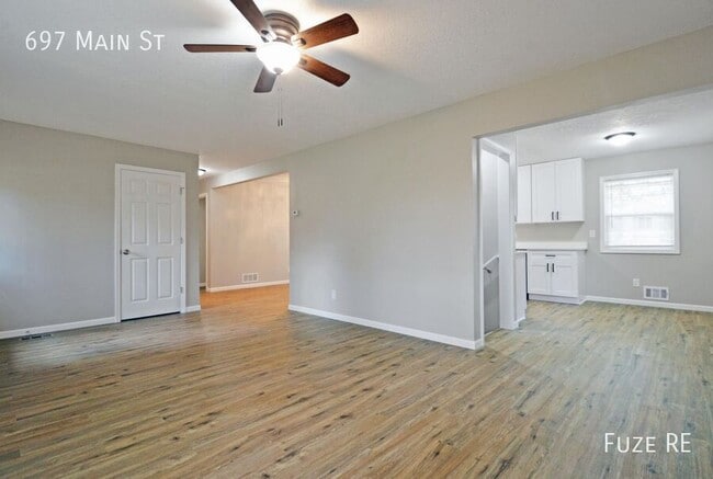 Building Photo - 697 Main St