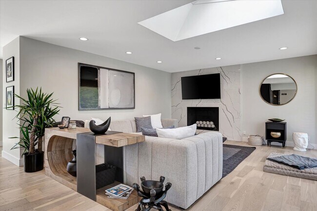 Building Photo - Luxury Ranch House on Champaign Country Club