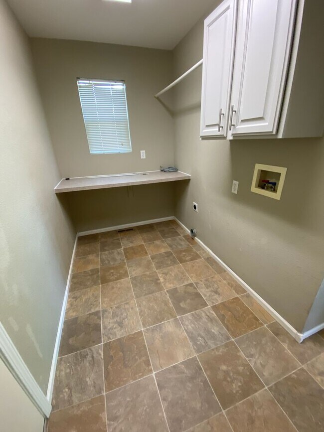 Building Photo - 2662 Paddington Rd