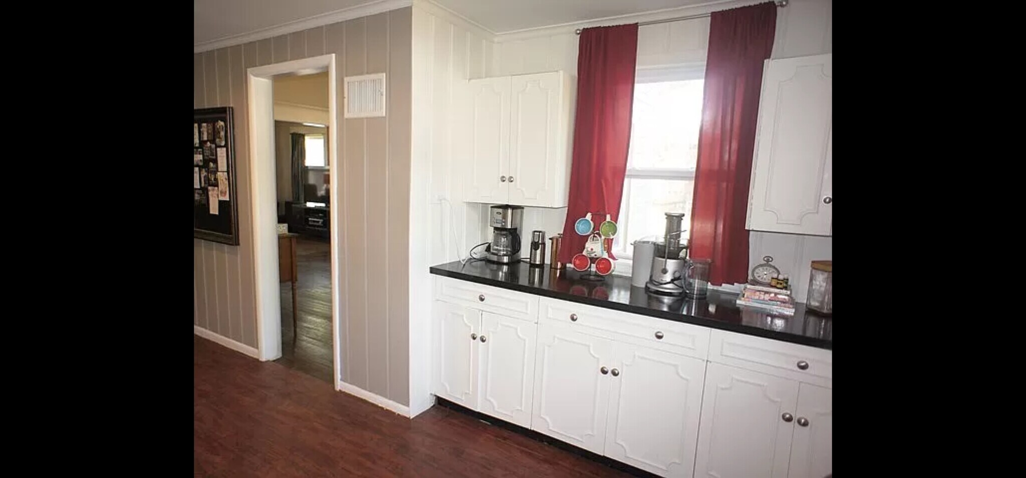 Building Photo - 901 S Broadway St