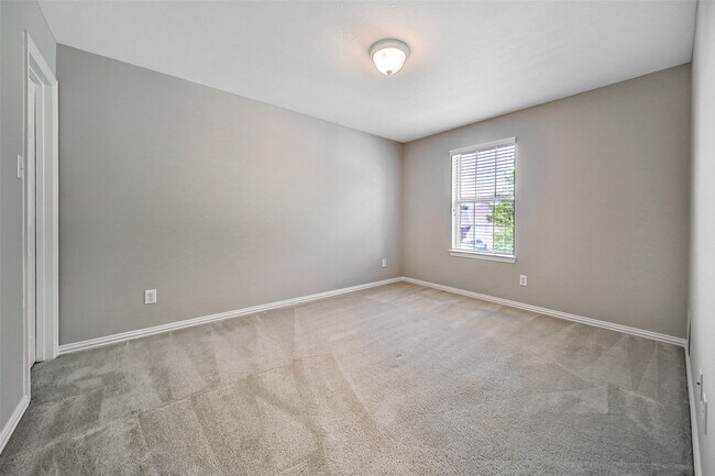 Building Photo - 16015 Portmanshire Ln