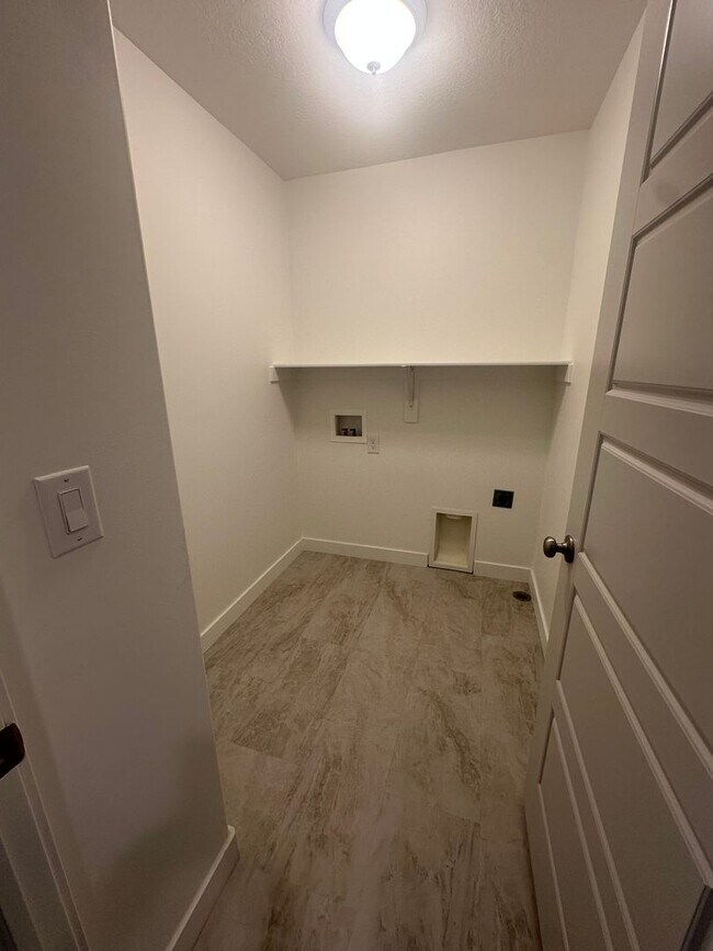 Building Photo - Gorgeous South Jordan Property!!!