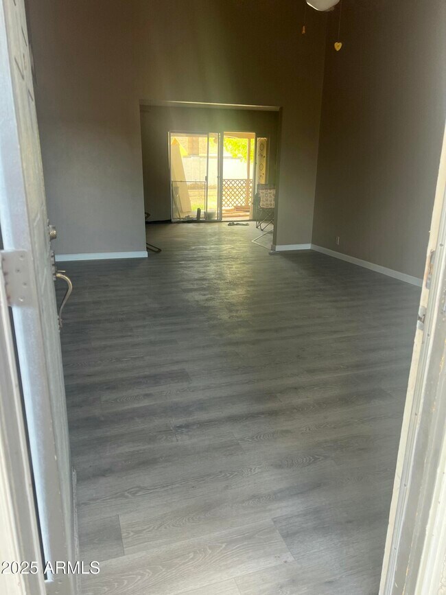Building Photo - 543 W Pampa Ave