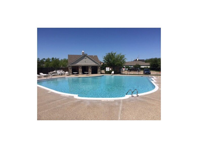 Building Photo - 4203 Falcon Dr