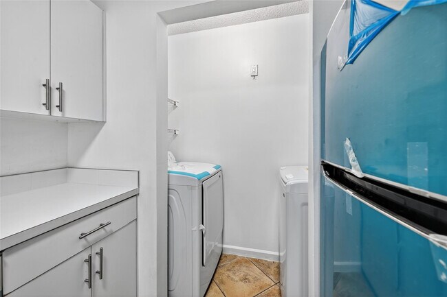 Building Photo - 2011 Renaissance Blvd