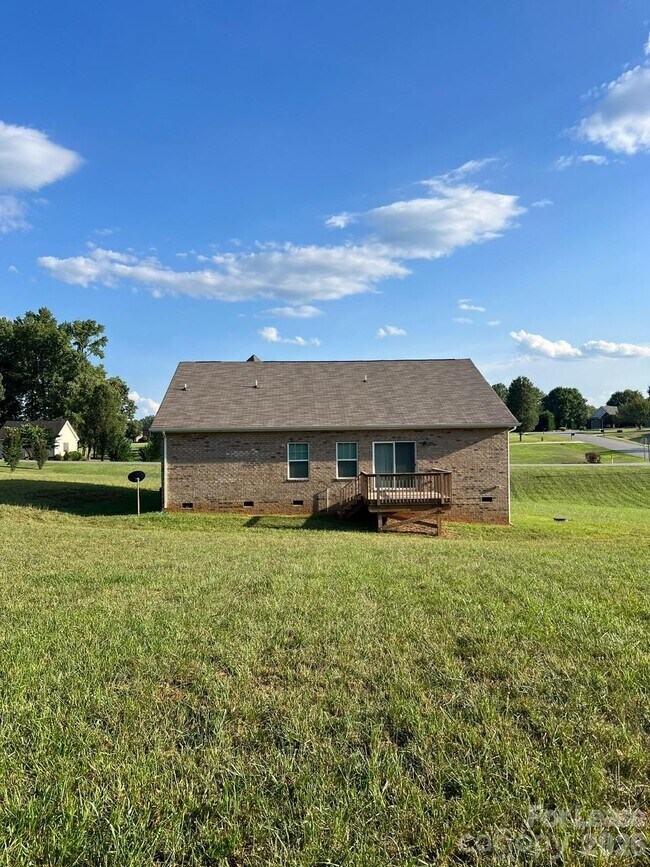 Building Photo - 144 Spring Forest Dr