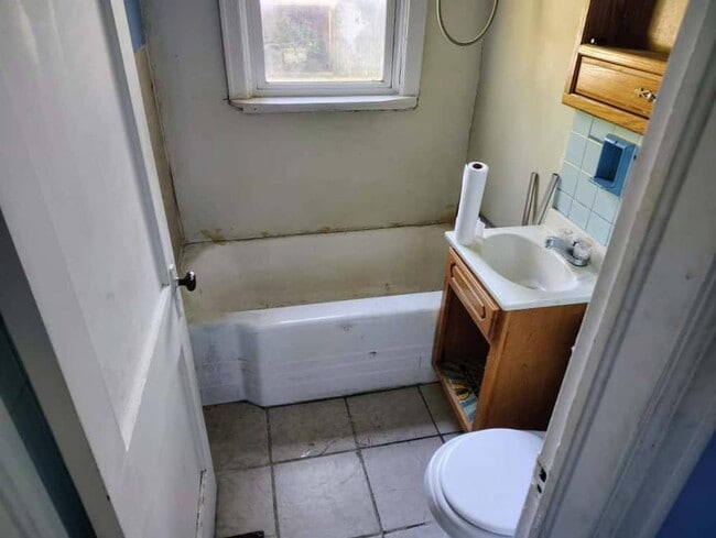 Building Photo - 3.0 bedroom in Anderson Indiana 46016