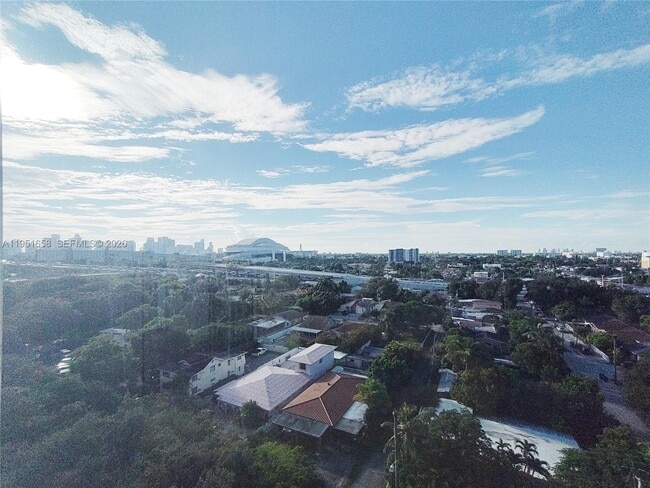 Building Photo - 1871 NW S River Dr