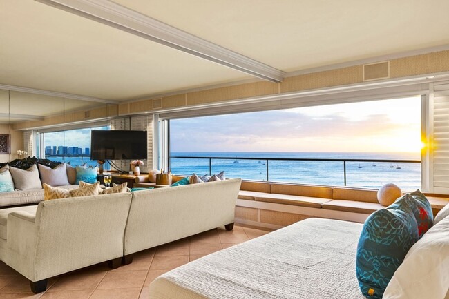 Building Photo - Hale Kaimana: Oceanfront Elegance w/ Beach...