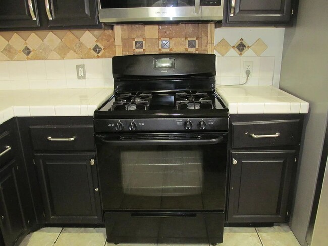 Building Photo - A Fabulous 4 Bedroom House in Peccole Ranch