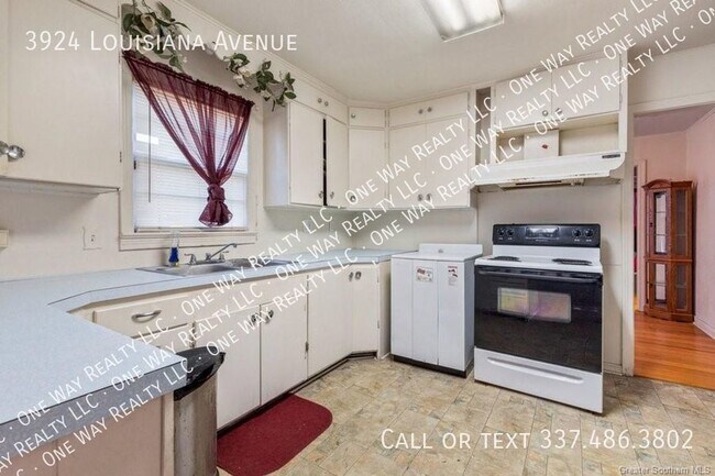 Building Photo - Wonderful Brick Home!