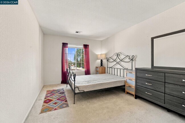 Building Photo - 204 Millbrook Dr