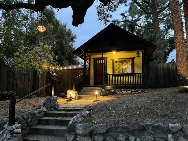 Building Photo - 11 N Mountain Trail