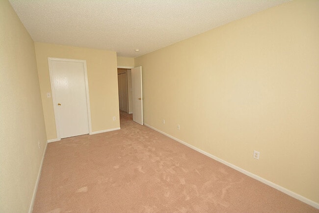 Building Photo - Pike Township 4 bedroom home