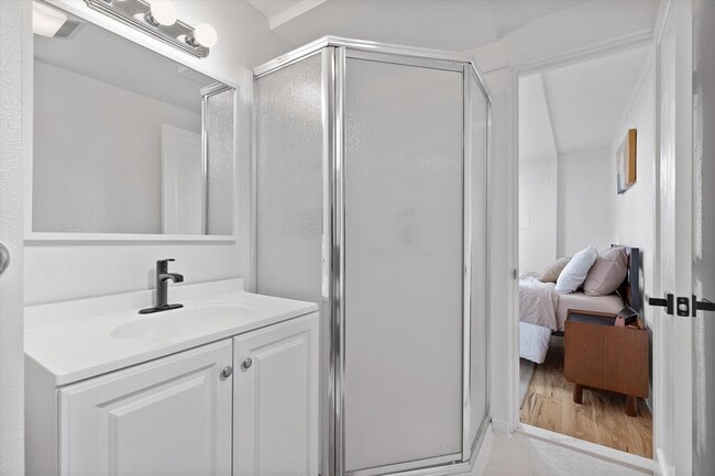 Building Photo - 7227 SE Hawthorne Blvd