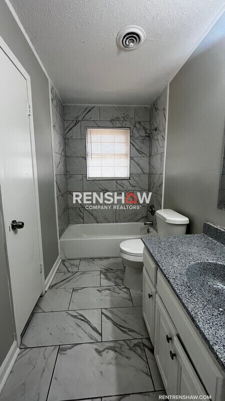 Building Photo - 2547 Courtney Dr