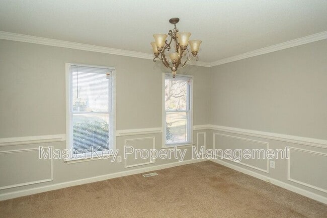 Building Photo - 1109 Balmoral Dr