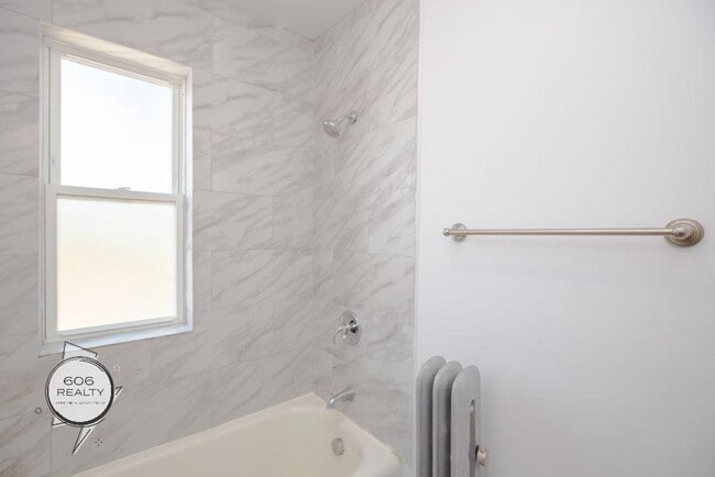 Building Photo - Rehabbed Units in Cicero!