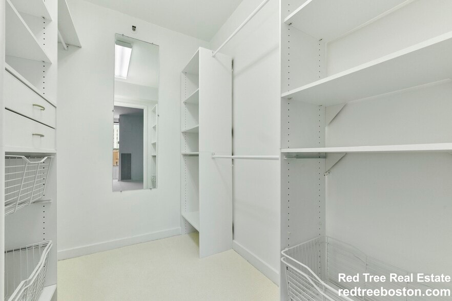 Building Photo - 220 Boylston St