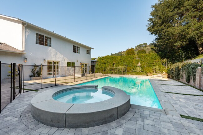 Building Photo - 3156 Dona Emilia Dr