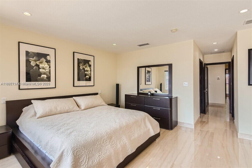 Building Photo - 3864 NE 167th St