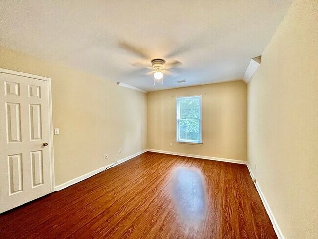Building Photo - 3165 Maple Terrace Dr
