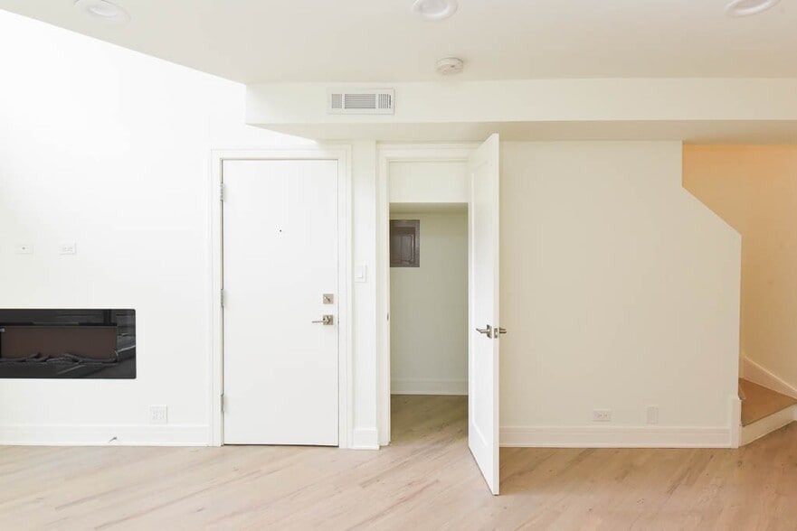 Building Photo - 949 W Grace St