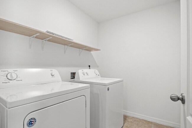 Building Photo - 3252 Brookasher Dr