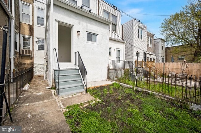 Building Photo - 462 E Cosgrove St