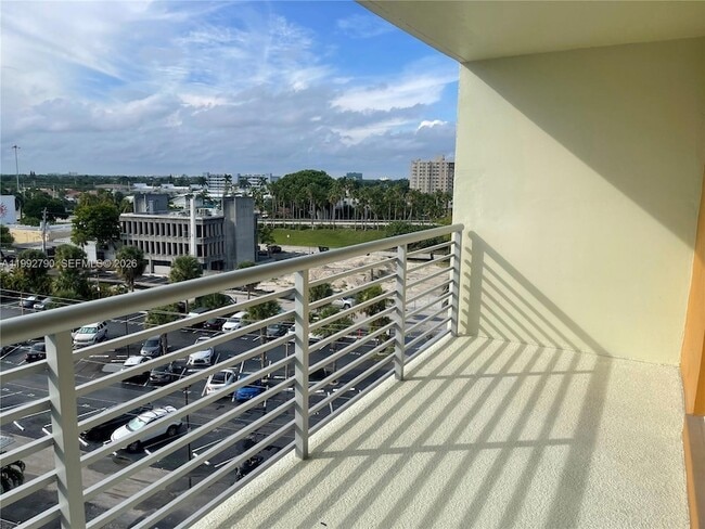 Building Photo - 2900 NE 30th St