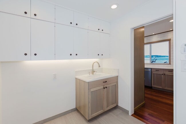 Building Photo - Low Bank Waterfront New Remodel on Huge Lot