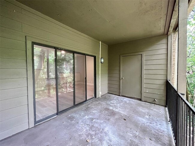 Building Photo - 1135 Barton Hills Dr