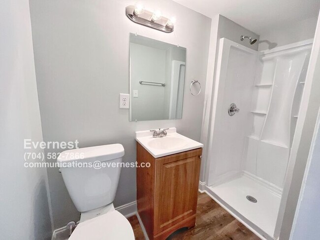 Building Photo - 203 S Elm St