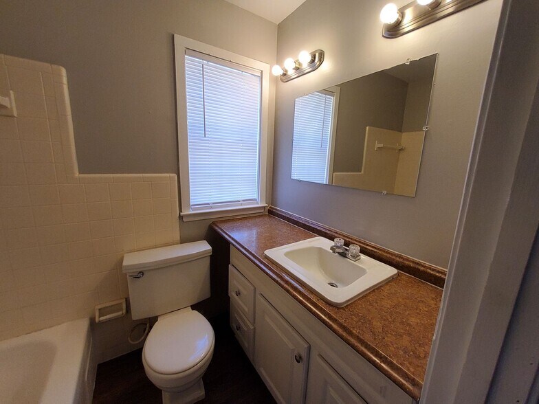 Building Photo - 3985 Bertram Cove