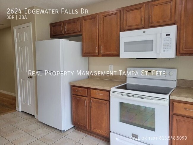 Building Photo - 2624 Edgewater Falls Dr